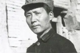 毛主席的《蝶恋花》，全国文人赞不绝口，胡适：没有一句是通的图片