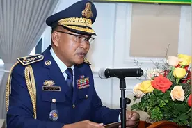 柬埔寨国家警察总监苏通：必须铲除“吃空饷”的警察图片