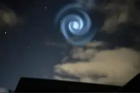 新西兰夜空惊现星际之门？10分钟横穿半个天空，要发生大事了？图片