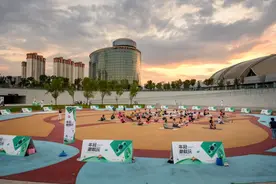 越夜越精彩！运动健身点亮兰州“夜风景”图片