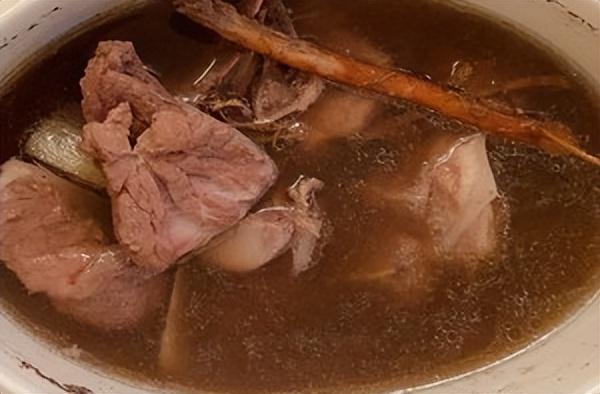 花旗参花胶红枣鸡汤的做法与功效 花旗参花胶炖鸡汤的功效与作用