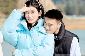 考古何猷君追爱奚梦瑶，才明白老舍这句：“情种只生在大富之家”图片