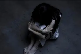 2004年，美国夫妇收养中国女婴，拴狗链、关地牢，囚禁虐待14年图片