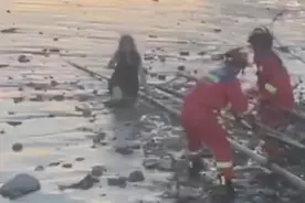 浙江台州 女子桥下看日落不慎陷入淤泥中，朋友施救无果后报警求助图片