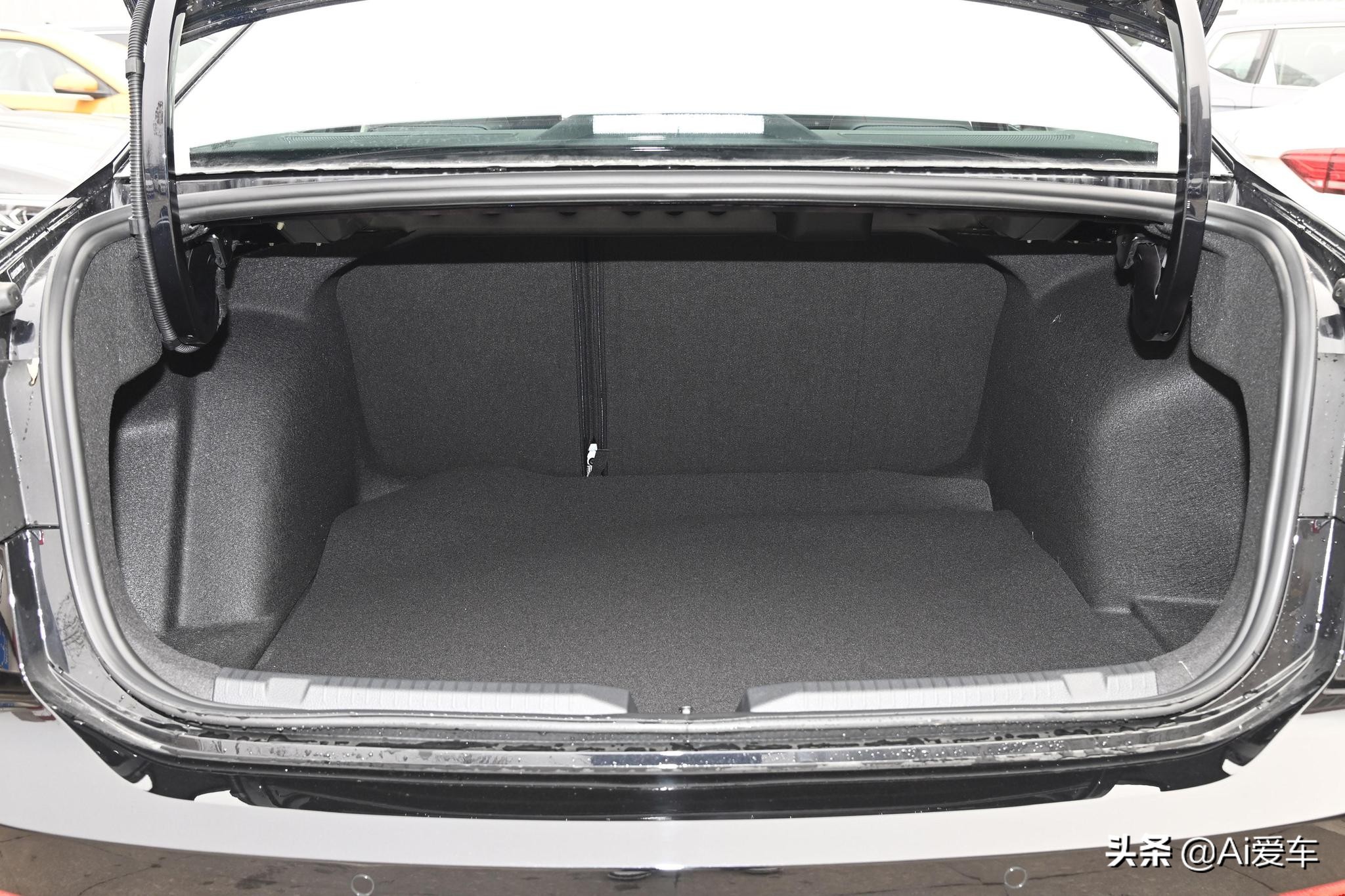 大众朗逸紧凑型轿车评测_大众朗逸车质量怎么样_大众朗逸2022款1.5L自动视野版