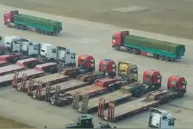 解放军运输有奇兵，百万辆卡车待命，75万吨渡轮可横跨海峡图片