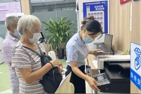 内行人在复印身份证的时候，为啥放个硬币在旁边？看完长知识了！图片