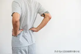 乙哌立松是治疗肌肉痉挛、疼痛的常用药，医生提醒：3类人群慎用图片