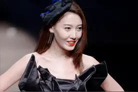 高露，一个淡然且强大的美女图片