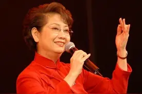 京剧名角耿其昌和李维康天津被叫倒好，只是二人反应太激动了图片