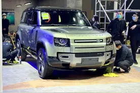 新车｜售87.8万元起，路虎卫士110现身广州车展，卫士130即将上市图片