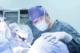 全口无牙颌机器人辅助种植！图片