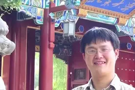 北大才子拒进外交部去种地，父母下跪哀求都不听，如今怎样了？图片