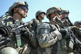 大街上到处乱闯的美国大兵比当地警察多！德国重回被美军占领状态图片