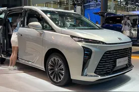 别克GL8陆尊26.99万起，新车改款增配，怎么选不当“冤大头”图片