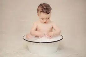 天气凉了，宝宝出现这4种情况，再“脏”也别洗澡图片