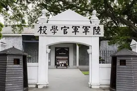 三个月淞沪会战，黄埔系几乎全部打光；八年抗战，牺牲十万黄埔生图片