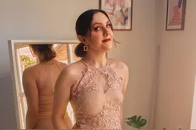 英国妹子胸部“左A右D”，被嘲笑了10年，最后发现患有罕见病……图片