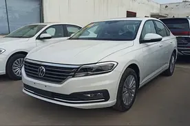 上汽大众再现“减配门”？朗逸偷换原厂车机，央媒掀开遮羞布图片