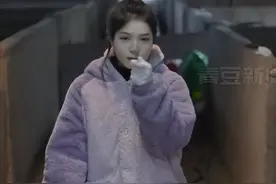 被调侃为“阉猪狂魔”！重庆高颜值女孩给猪做绝育走红，手起刀落动作娴熟：阉猪猪是为了猪猪更好成长哟图片