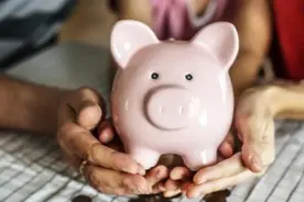 有种节俭叫“抠门”，这类妈妈养大的孩子，往往活得很自卑图片