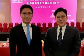 霍启刚出席名流晚宴！与亲弟同框站位不简单，60岁何超琼坐姿抢镜图片