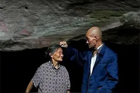 四川夫妻住山洞58年不愿搬，养大4个娃，如今儿是工程师孙是博士图片