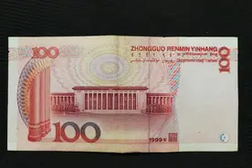 常见的100元纸币，有这几个号码价值23600元，你能找到吗?图片