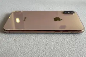 手机不小心进水了应该如何紧急处理？又该怎么维修？图片