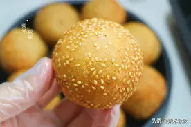 家庭版老式麻团，外酥里糯，咬一口满嘴香甜，学会不用出去买了图片