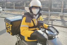 在北京CBD送一天餐，我挣了100块图片