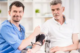 有高血压的人，高压与低压之间的脉压差过大危险吗，要怎么办？图片