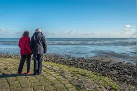 打工人春节假期结束返城：年少不知父母恩，读懂已是中年人图片