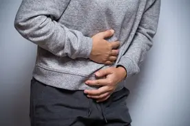 55岁男子每天大便三四次，确诊胰腺癌！4种异常或是身体“警报”图片