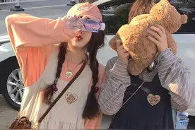 适合发姐妹合照的沙雕可爱文案图片