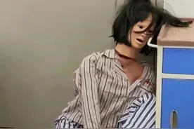 医学院“假人”火了，潦草中透着清澈的愚蠢，医学生：这是我本人图片