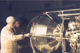 寿命仅有28天的东方红一号，为何遨游太空52年，还未坠入大气层？图片