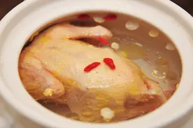 一鸽胜九鸡，炖鸽子汤切忌焯水，教您一招，汤鲜味美，营养不流失图片