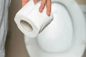 吃完饭就想上厕所，每个「直肠子」都要警惕这种病图片