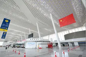 “星河璀璨”抬头可见 天河机场T2航站楼年底启用图片