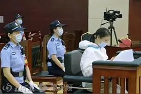 劳荣枝否认“故意杀人罪”指控，控辩双方对抗激烈，被害人律师：劳二审改判的期盼要落空图片