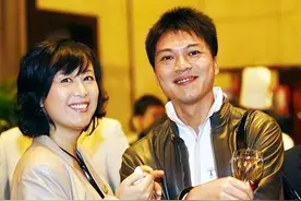 红极一时的江嘉良：怎样追到“百花影后”？他金牌被盗打官司图片