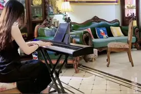 耿为华女儿罕露面，长发飘飘身材纤细，欧式风格豪宅内景惊喜曝光图片