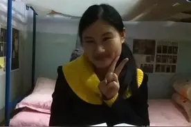 她的原生家庭自私冷漠，嫁到日本，日本公婆直接给她一盆冷水图片