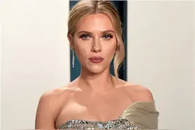 「黑寡妇」斯嘉丽·约翰逊出面否认与男星「电梯内亲热」传闻图片