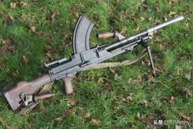 二战英军突击队的单兵武器，其中还有两款特种枪械图片