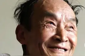 周正龙15年前拍虎成笑话，出狱后隐居原始森林，看活成啥样图片