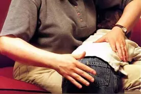 “打屁股”的英语，不是“beat ass”，老外原来怎么说图片