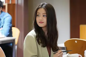 我生日，准婆婆送来金手镯考验我“人品”，过关后，我决定退婚图片