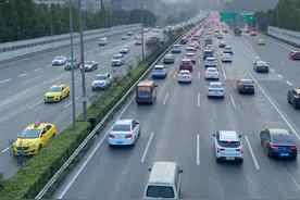 还记得街边晒太阳打瞌睡的老人吗？图片